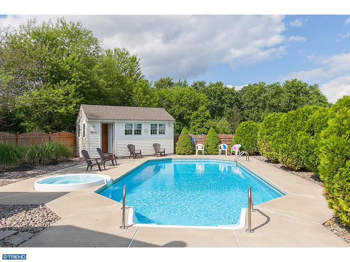 25 Maple Leaf Dr, Mullica Hill, NJ 08062